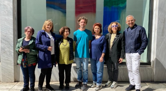 Έργα τέχνης που φοριούνται φιλοξενούν οι Βιτρίνες Τέχνης του ΟΤΕ