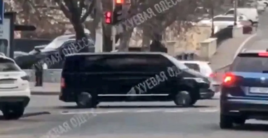 Οδησσός: Έκρηξη κοντά στην αυτοκινητοπομπή Ζελένσκι -Καλά η ελληνική αποστολή