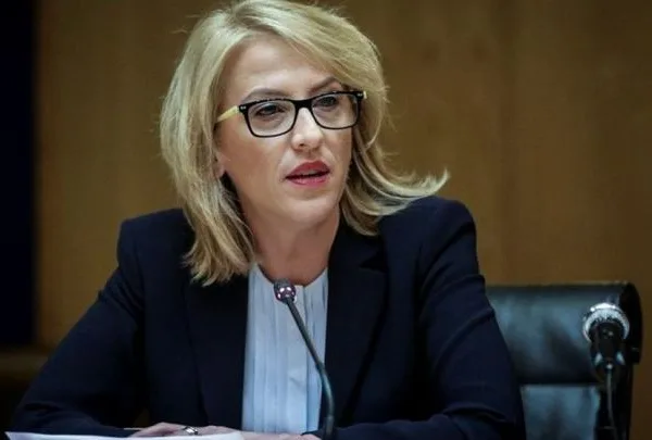 Ρένα Δούρου: «Απέναντί μας η σήψη και η παρακμή της Δεξιάς» –&hellip;
