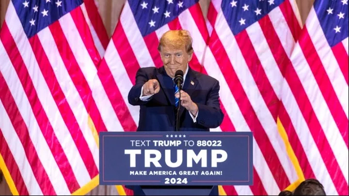 Φρανκ Λούντζ / Ο Τραμπ αψηφά και πάλι τους νόμους της εκλογικής βαρύτητας