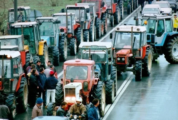 Αγρότες και κτηνοτρόφοι «κατεβαίνουν» στην Αθήνα – Πανελλαδική κινητοποίηση για πληρωμές, αποζημιώσεις και ευλογιά