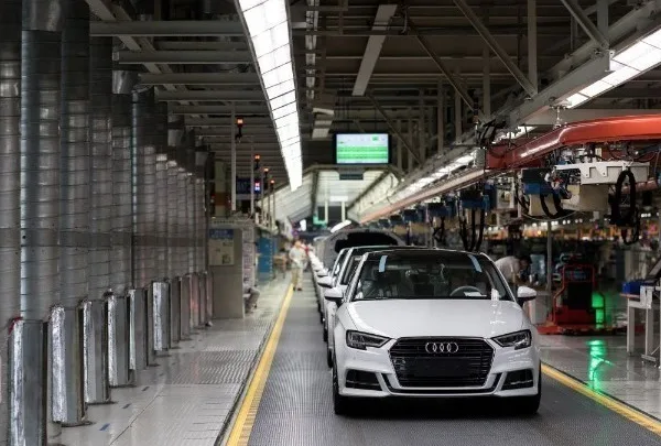 ΕΕ: Βουτιά στις πωλήσεις καινούργιων αυτοκινήτων τον Αύγουστο