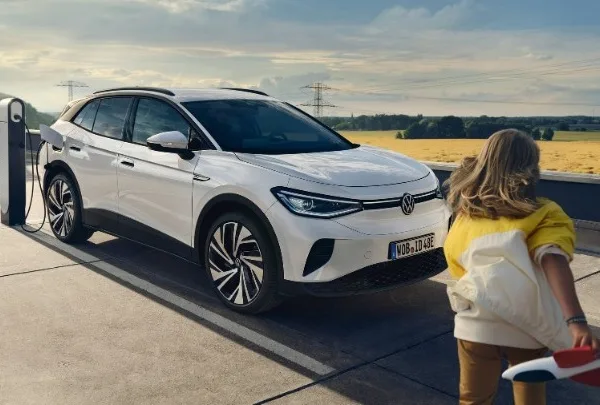 Η έλλειψη υποδομής φόρτισης των ηλεκτρικών αυτοκινήτων ανησυχεί τις αυτοκινητοβιομηχανίες