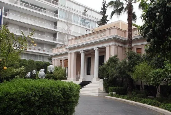 Κυβερνητικές πηγές διαψεύδουν Ζελένσκι: Δεν υπεγράφη καμία συμφωνία μεταξύ Ελλάδας – Ουκρανίας