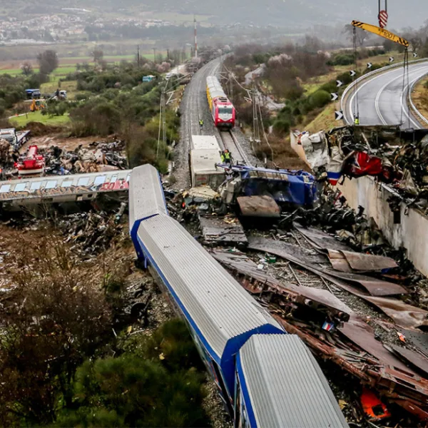 Έφοδος αστυνομικών στα γραφεία του ΟΣΕ ένα χρόνο μετά το δυστύχημα