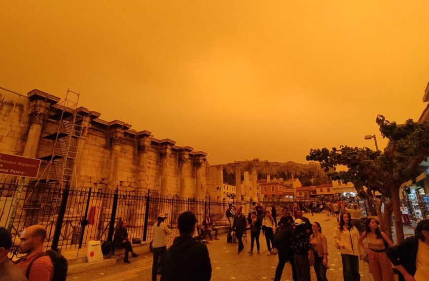 Αφρικανική σκόνη: Απόκοσμες εικόνες στην Αθήνα – Φεύγει από το μεσημέρι και μετά
