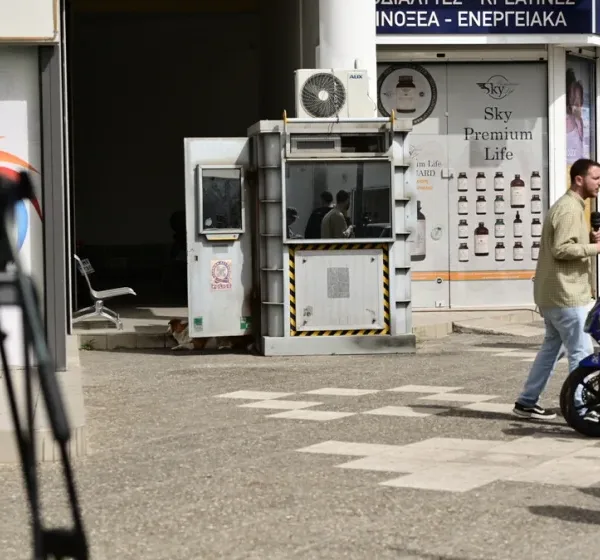 Άγιοι Ανάργυροι: Απίστευτες αποκαλύψεις και καταγγελίες για τον φρουρό στο Α.Τ