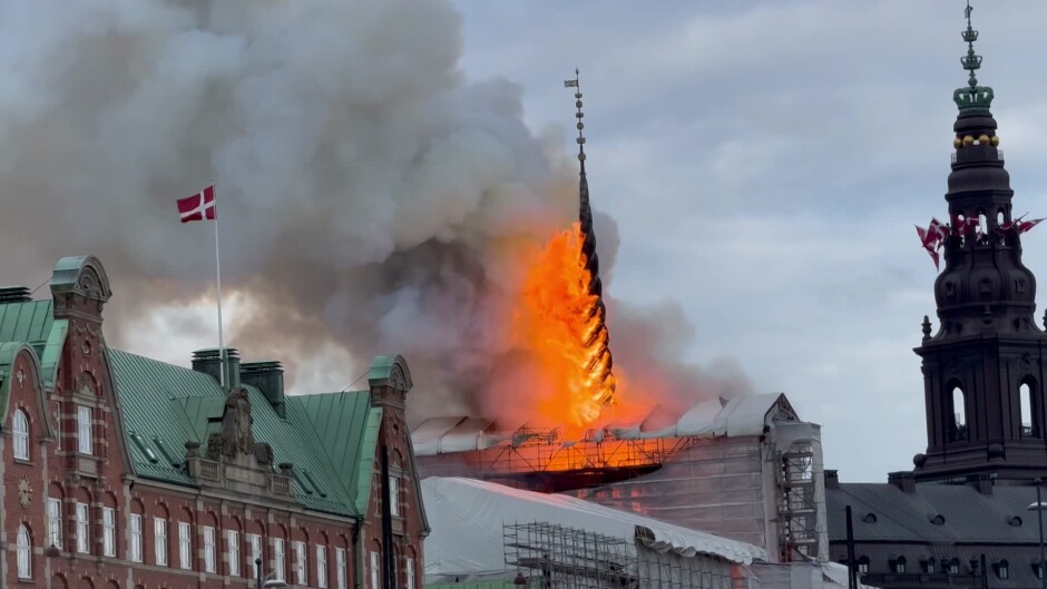 Κάηκε το παλιό Χρηματιστήριο της Κοπεγχάγης
