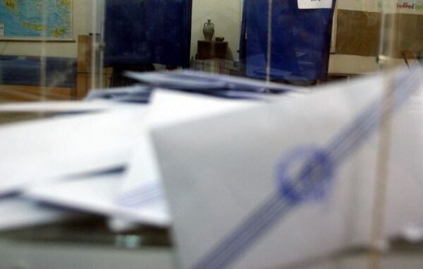 Δημοσκόπηση Interview: Σταθερό προβάδισμα της ΝΔ και διεύρυνση της ψαλίδας από το ΠΑΣΟΚ