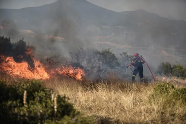 Μεγάλη φωτιά στη Χίο: Εκκένωση περιοχών μέσω του 112