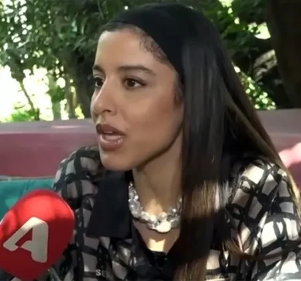 Σάττι: “Αυτή είναι η Ελλάδα,  ένας μισοτελειωμένος φραπές και μια πλαστική καρέκλα”