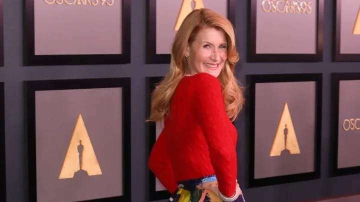 Η Λόρα Ντερν επαινεί τις σκηνοθετικές ικανότητες της Τέιλορ Σουίφτ