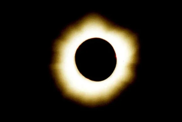 Ολική έκλειψη ηλίου σήμερα – Πού θα είναι ορατή