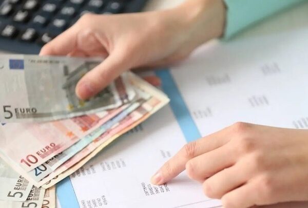 Ταμπλάς για χιλιάδες πολίτες που καλούνται να πληρώσουν φόρο για γονικές παροχές και δωρεές 