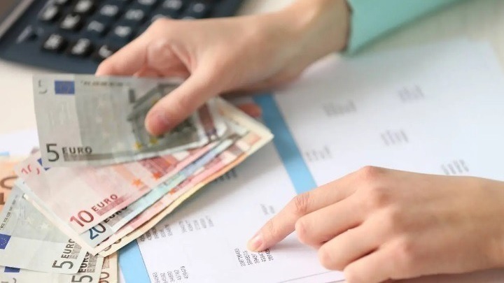 Ταμπλάς για χιλιάδες πολίτες που καλούνται να πληρώσουν φόρο για γονικές παροχές και δωρεές 