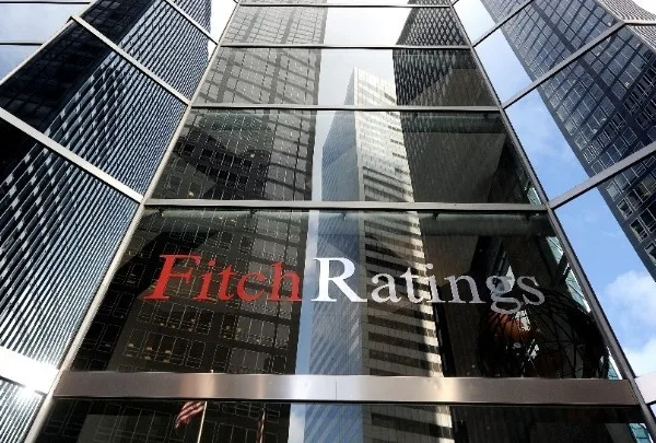 Η Fitch κήρυξε τον πόλεμο στην Κίνα: Μείωσε σε αρνητική την προοπτική του κρατικού αξιόχρεου