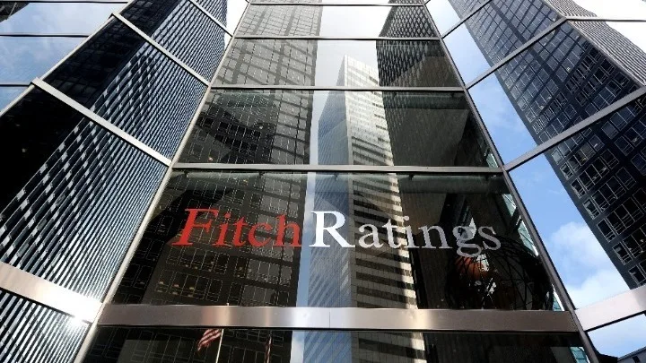 Η Fitch κήρυξε τον πόλεμο στην Κίνα: Μείωσε σε αρνητική την προοπτική του&hellip;