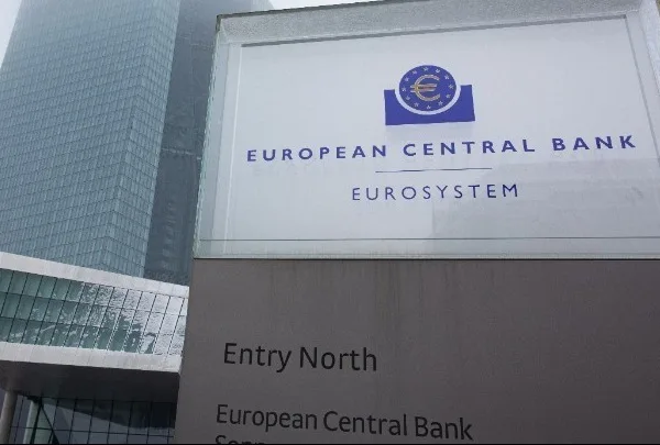 Μετά τη FED και η ΕΚΤ αφήνει αμετάβλητα τα επιτόκια