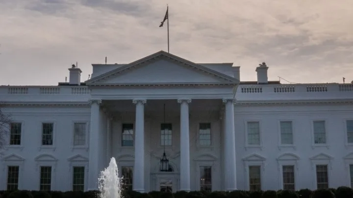 Λευκός Οίκος: «Αξιόπιστες» και «πραγματικές» οι απειλές για ιρανική επίθεση με πυραύλους και drones κατά&hellip;