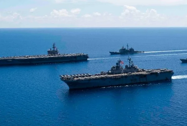 Πιέσεις Τραμπ για διεθνή ναυτική δύναμη στο Στενό του Ορμούζ