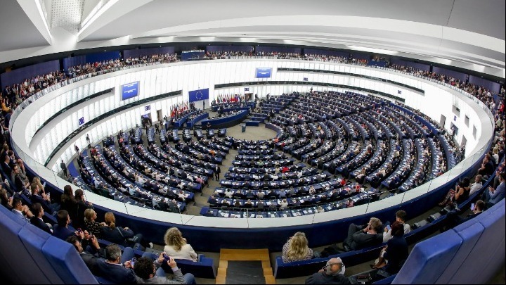 Το Ευρωπαϊκό Κοινοβούλιο ενέκρινε την ευρωπαϊκή νομοθεσία για τη βελτίωση των συνθηκών εργασίας των εργαζομένων σε πλατφόρμες