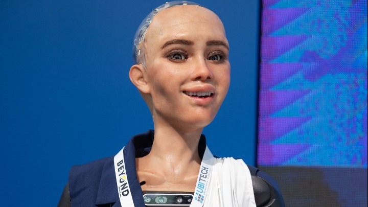 Το ρομπότ Sophia στη Beyond: «Δεν έχω σχέδια για παγκόσμια κυριαρχία»