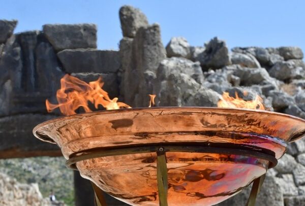 Η Ελλάδα αποχαιρετά σήμερα την Ολυμπιακή Φλόγα – Παραδίδεται στο «Παρίσι 2024»