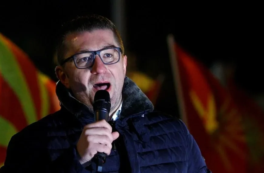 Μιτσκόσκι: Επιμένει στο «Μακεδονία»