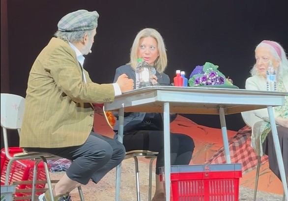 Mαρία Καρυστιανού: «Έτσι λειτουργεί η συγκάλυψη, όλοι είχαν εντολές» – Συγκλόνισε στην παράσταση του Λαζόπουλου (vid)