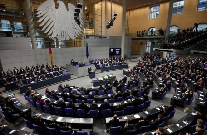 75 χρόνια γερμανικό Σύνταγμα – Η σχέση του με την Ελλάδα