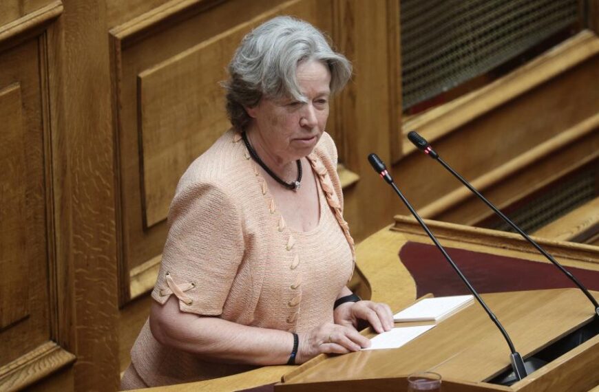 Αθηνά Λινού: Τρεις γυναίκες πέθαναν στην Ελλάδα από το εμβόλιο της AstraZeneca