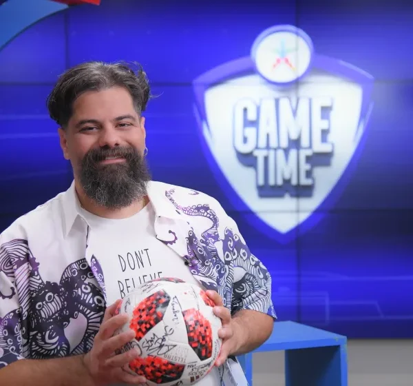 Ο Θανάσης Πασσάς κάνει Yoga στο ΟΠΑΠ Game Time πριν τον μεγάλο τελικό του Ολυμπιακού