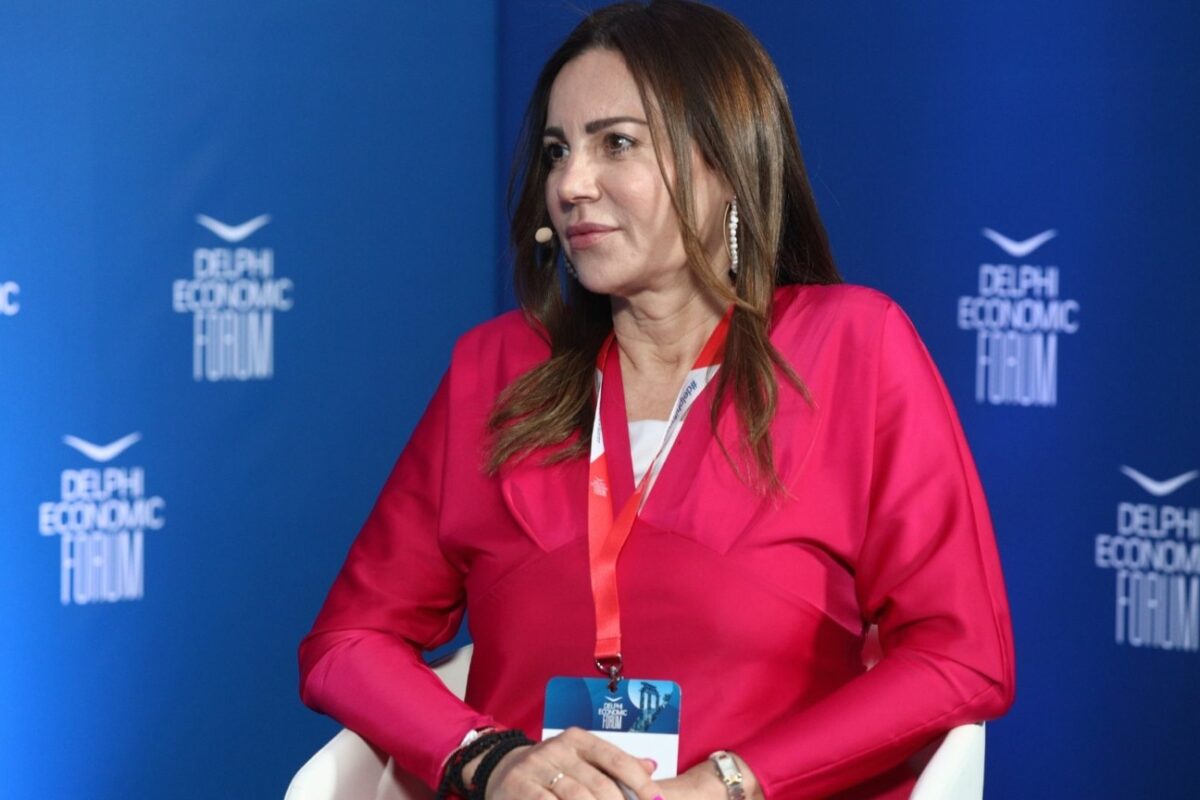 Αμετανόητη η Βίκυ Φλέσσα ενοχοποιεί όλους τους Έλληνες για Τέμπη και Μάτι