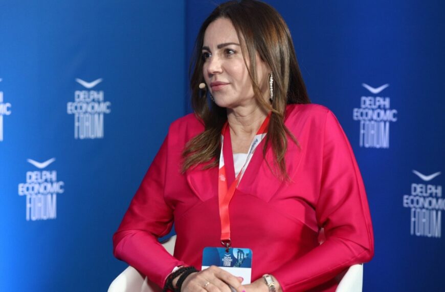 Αμετανόητη η Βίκυ Φλέσσα ενοχοποιεί όλους τους Έλληνες για Τέμπη και Μάτι