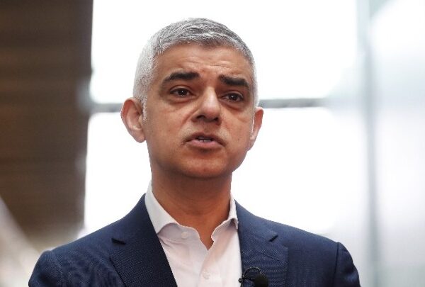 Ο Σαντίκ Καν επανεξελέγη δήμαρχος του Λονδίνου για τρίτη θητεία