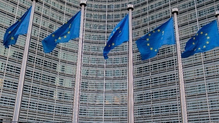 Η Κομισιόν ζητά εξηγήσεις από την EBU για την απαγόρευση της σημαίας της ΕΕ στον διαγωνισμό τραγουδιού της Eurovision