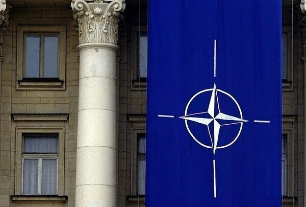 NATO: Συνένερχεται στην Πράγα για να συζητήσει το θέμα της χρήσης των δυτικών όπλων από το Κίεβο