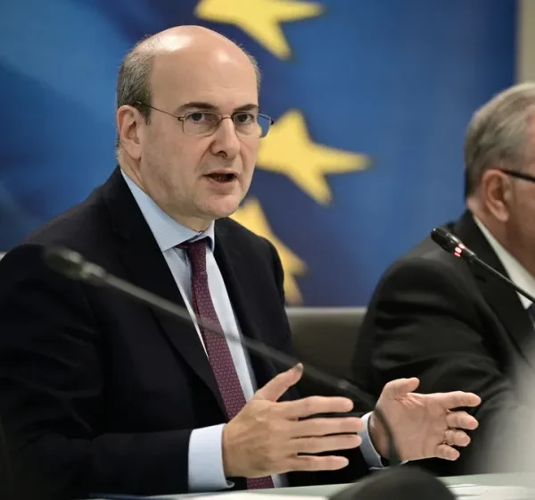 Ιδιώτες μάνατζερ στις ΔΕΚΟ – Απελευθέρωση αμοιβών στα ΕΛΤΑ 