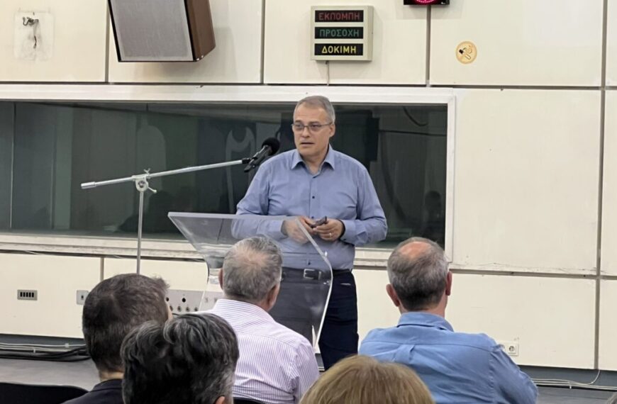 Μπλέτσας για την AI: Το ζητούμενο πλέον είναι αν θα έχουμε μηχανή αντί ανθρώπου ή μηχανή με άνθρωπο