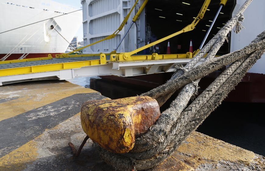 Πέντε τραυματίες από την πρόσκρουση πλοίου έξω από το λιμάνι της Φολεγάνδρου