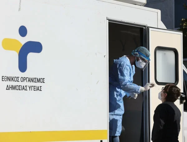 Συναγερμός για νέες παραλλαγές του κοροναϊού – 324 εισαγωγές και 5 θάνατοι σε μία εβδομάδα