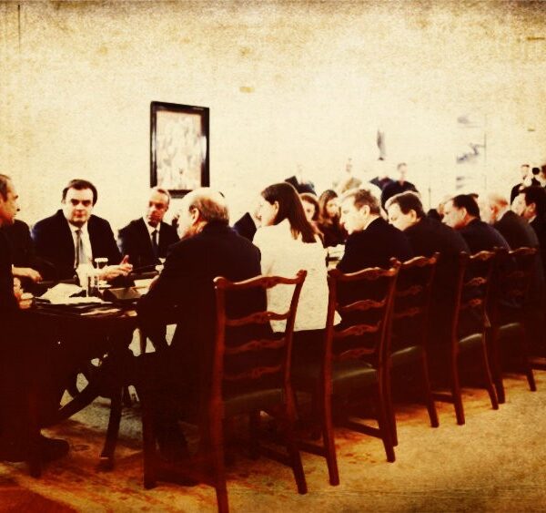 Ανασχηματισμός: «Ανακύκλωση» και αντίστροφη μέτρηση» βλέπει η αντιπολίτευση