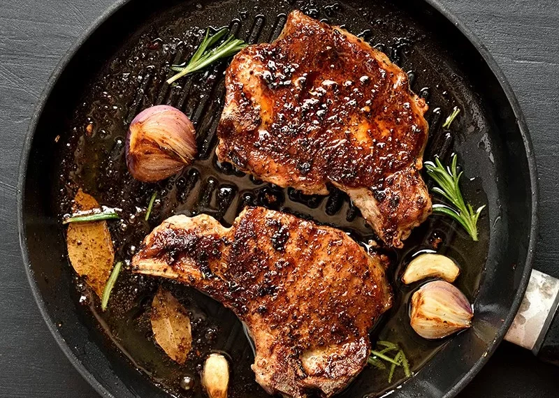 Τέλειες χοιρινές μπριζόλες στο τηγάνι