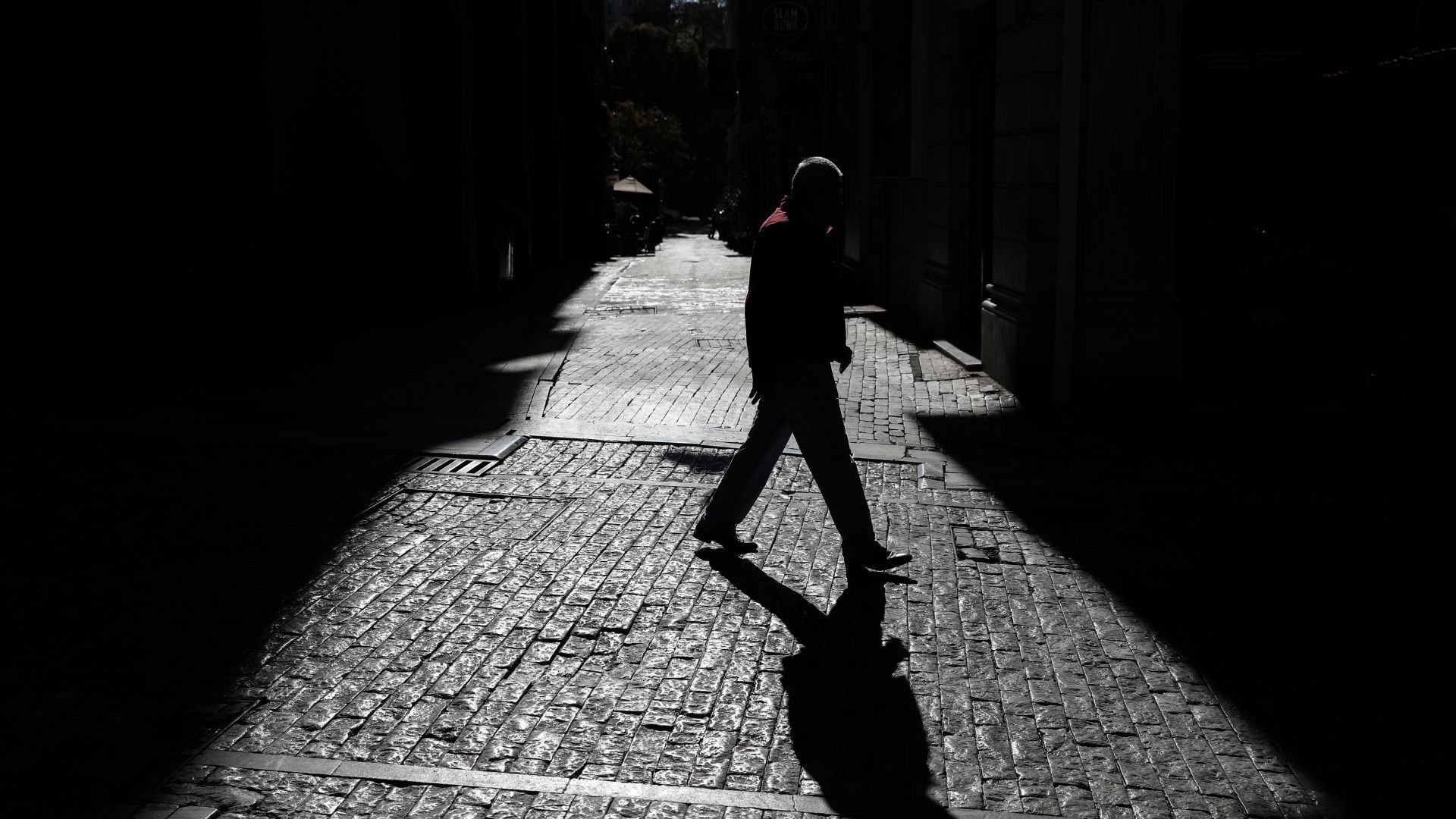 Η μισή Ελλάδα στο όριο της επιβίωσης – Το “χάλκινο μετάλλιο” της φτώχειας
