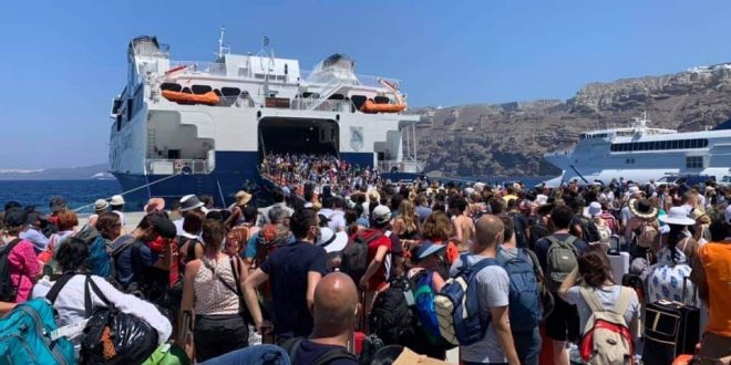 Guardian: Οι τουρίστες στην Ελλάδα δεν γνωρίζουν τους κινδύνους του καύσωνα – 9&hellip;