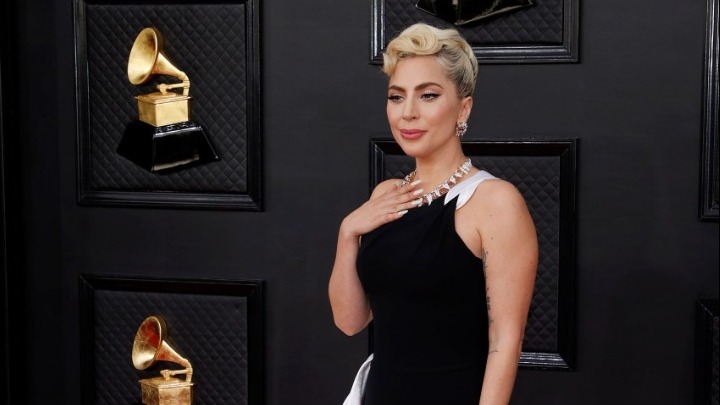 Η Lady Gaga διέψευσε τις φήμες περί εγκυμοσύνης