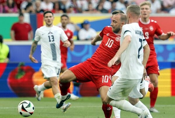 «Όρθια» η Σλοβενία απέναντι στη Δανία (1-1)