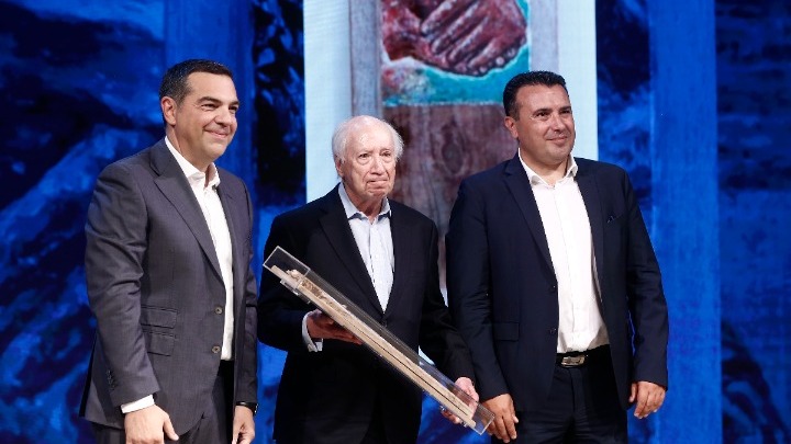 Τσίπρας-Ζάεφ βράβευσαν τον Νίμιτς: Έκκληση σε όλους «να σεβαστούν τη Συμφωνία των&hellip;