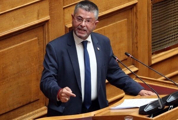 Ο Βελόπουλος διέγραψε τον βουλευτή Επικρατείας Π. Σαράκη