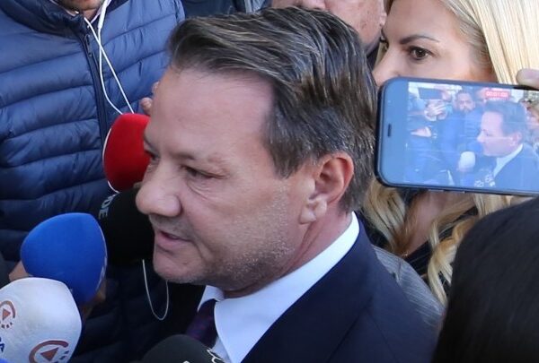 Α. Λύτρας: Την εκδοχή της σκάλας δεν την επινόησα εγώ αλλά η&hellip;